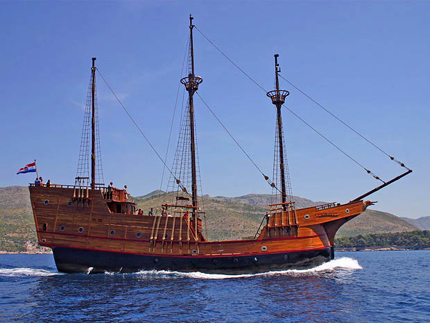 Schiff in Dubrovnik in Kroatien